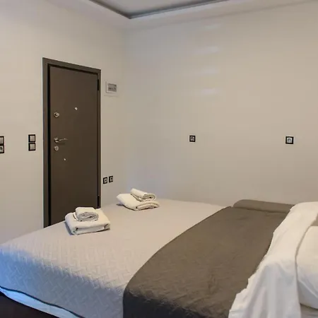 Casa D' Irene Near Airport, 200 Mtrs From The Beach, Artemis Center Apartment *