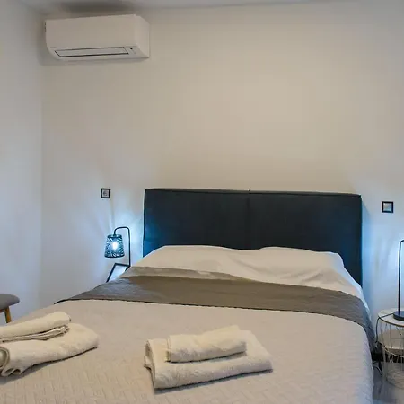 Apartment Casa D' Irene Near Airport, 200 Mtrs From The Beach, Artemis Center *