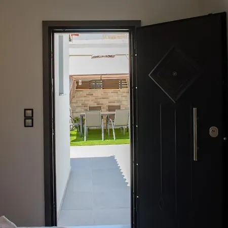 Casa D' Irene Near Airport, 200 Mtrs From The Beach, Artemis Center Apartment *