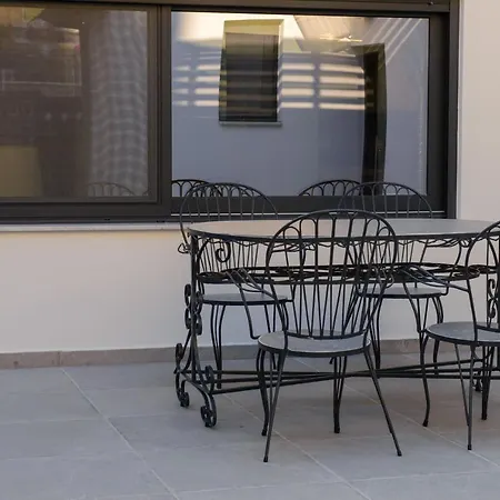 Apartment Casa D' Irene Near Airport, 200 Mtrs From The Beach, Artemis Center *