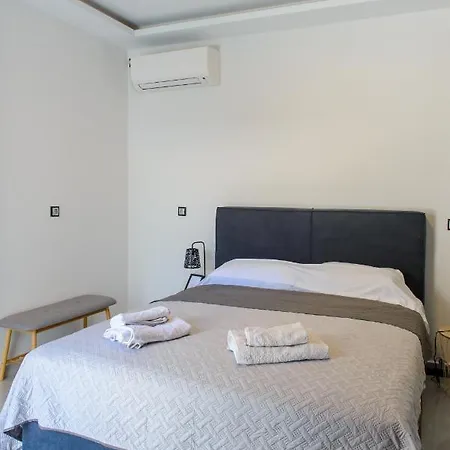 Apartment Casa D' Irene Near Airport, 200 Mtrs From The Beach, Artemis Center *